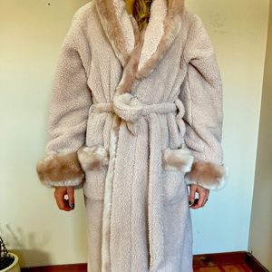 SpiritHoods Plush Faux Fur Trim Cozy Robe in Light Blush